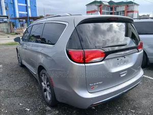 Chrysler Pacifica 2019 White