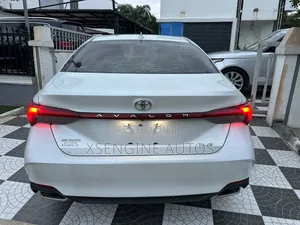 Toyota Avalon 2019 White