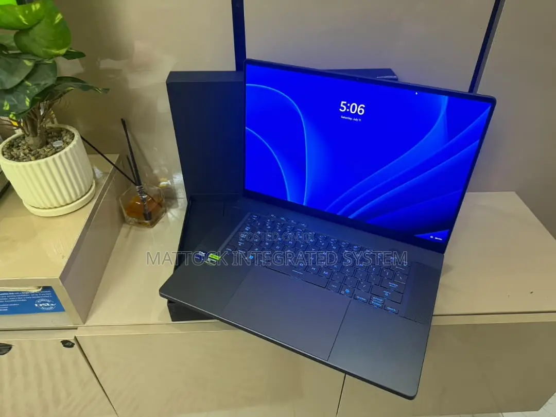 Laptop Asus ROG Zephyrus G16 32GB Intel Core Ultra 9 SSD 1T
