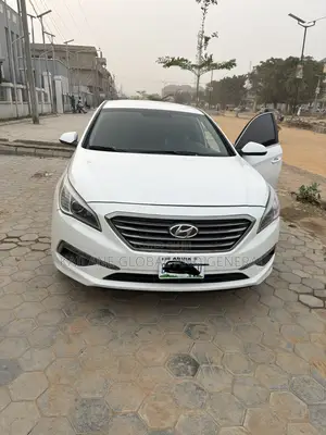 Hyundai Sonata SE 4dr Sedan (2.4L 4cyl 6A) 2015 White