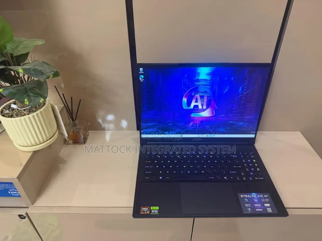 Laptop MSI Stealth 16 AI Studio 32GB AMD Ryzen 9 SSD 1T