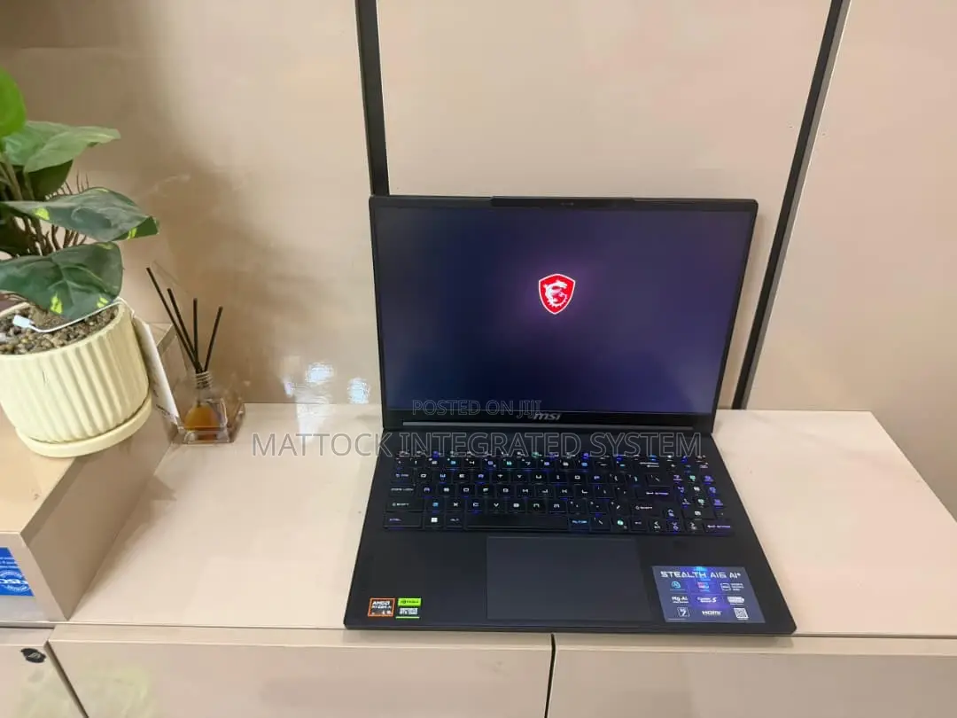 Laptop MSI Stealth 16 AI Studio 32GB AMD Ryzen 9 SSD 1T