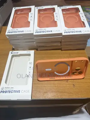 iPhone 17 ProMax Skin Feeling Cam Bracket With MagSafe Kickstand Case