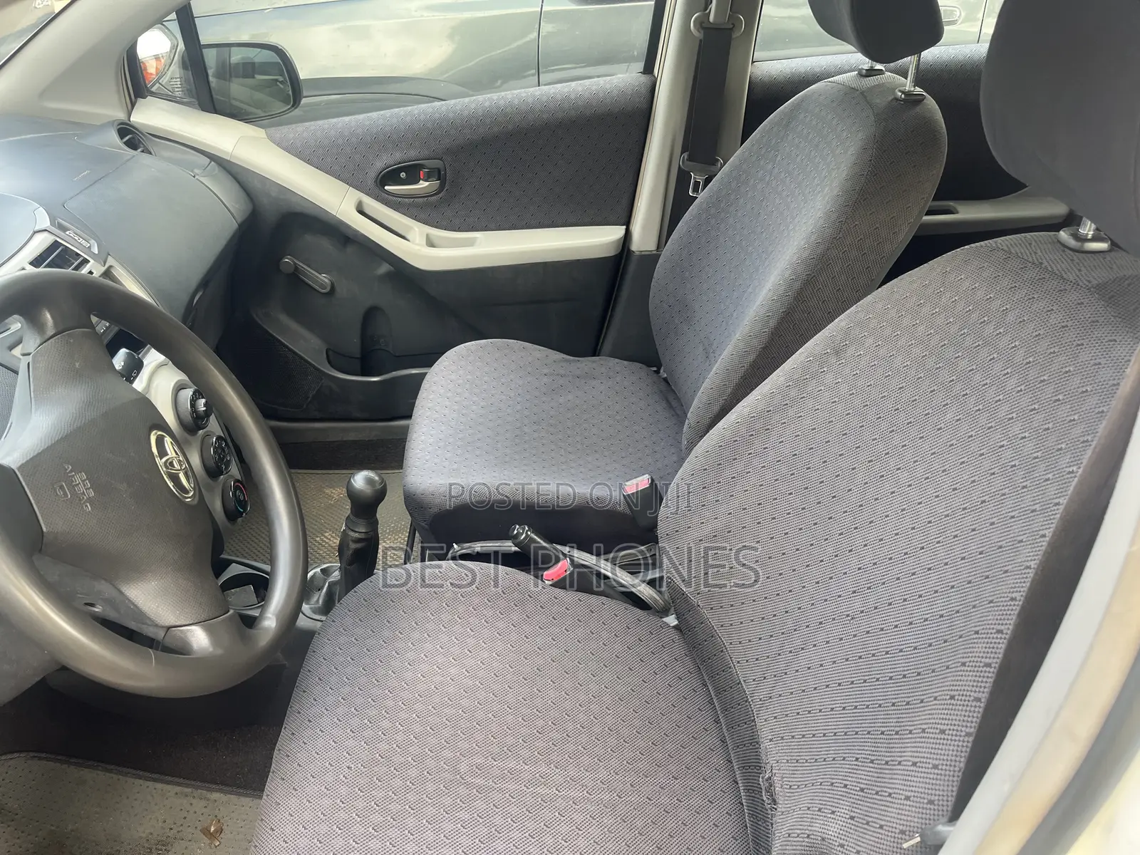 Toyota Yaris 2010 White