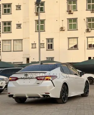Toyota Camry XSE V6 (3.5L V6 8A) 2019 White