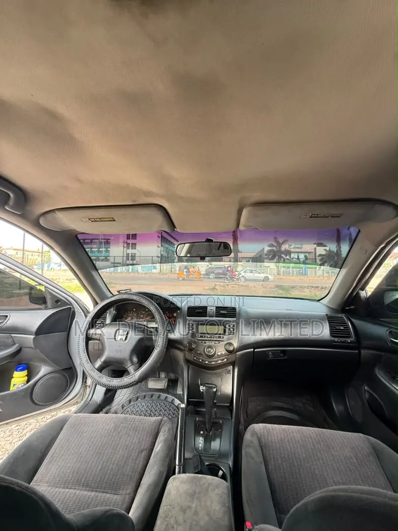 Honda Accord 2005 Silver