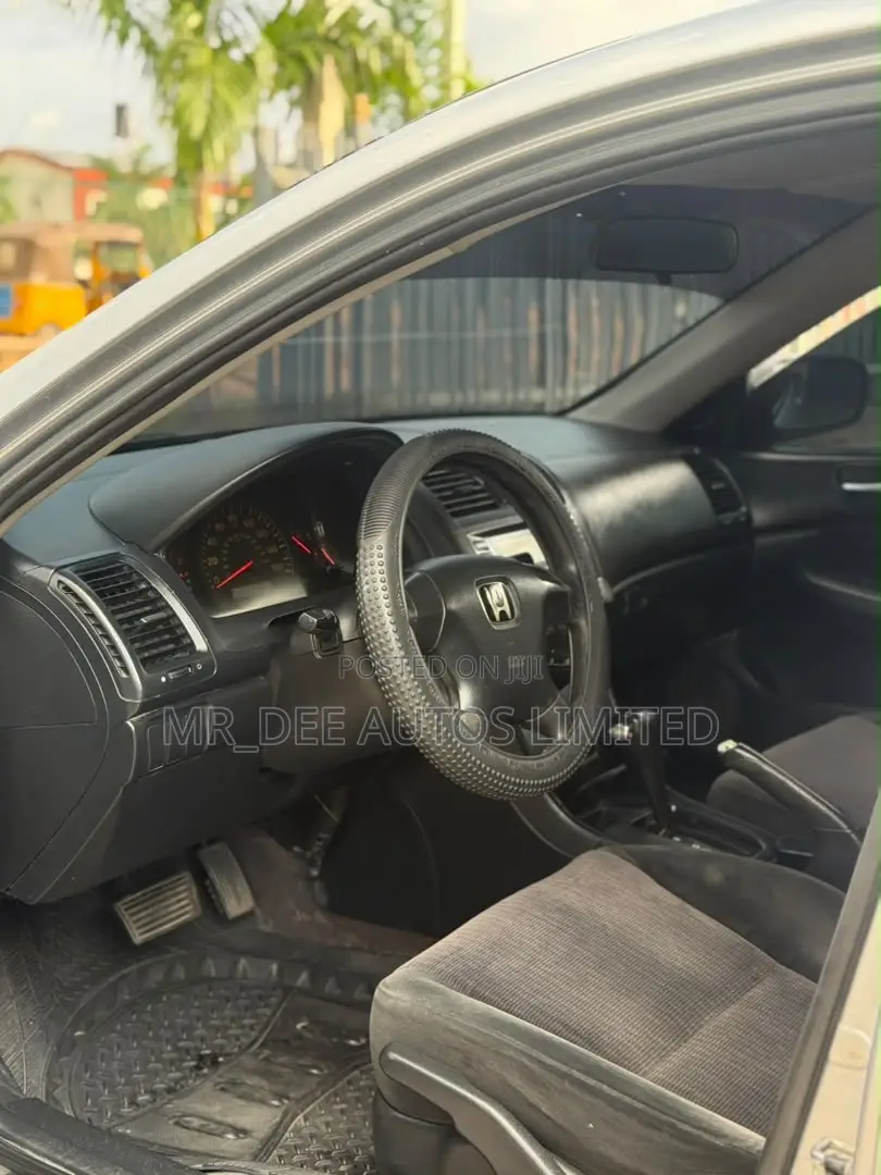 Honda Accord 2005 Silver