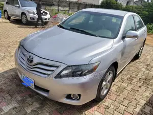 Toyota Camry LE 4dr Sedan (2.5L 4cyl 6A) 2011 Silver