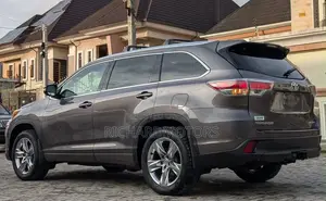 Toyota Highlander Limited Platinum 4dr SUV AWD (3.5L 6cyl 6A) 2015