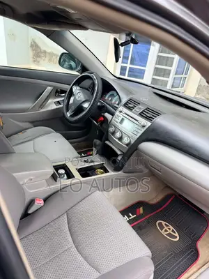 Toyota Camry SE 4dr Sedan (2.5L 4cyl 6AM) 2010 Gray