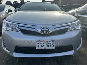 Toyota Camry XLE 4dr Sedan (2.5L 4cyl 6A) 2014 Silver