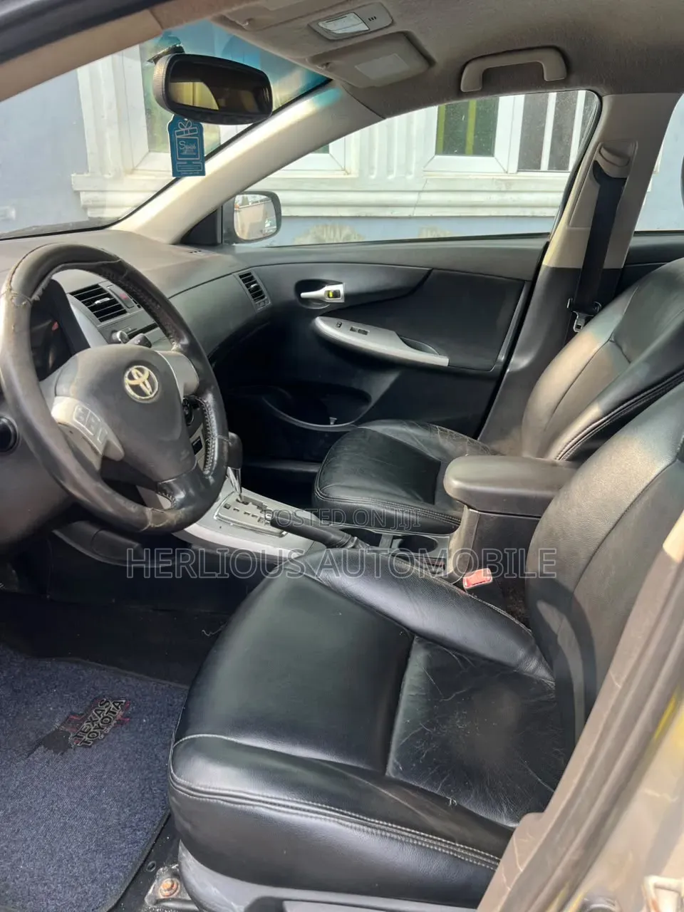 Toyota Corolla 2010 Silver