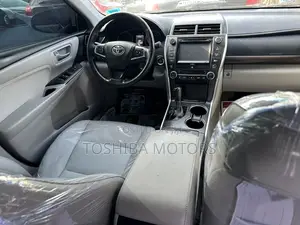 Toyota Camry XLE 4dr Sedan (2.5L 4cyl 6A) 2016 Gray