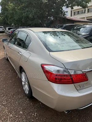 Honda Accord EX-L V-6 4dr Sedan w/Navigation (3.5L 6cyl 6A) 2014 Gold