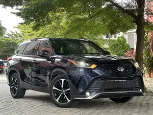 Toyota Highlander XSE 2021 Blue