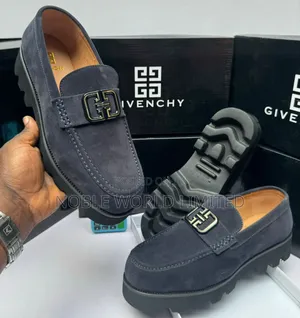 Givenchy Premium Shoes AKU 7v