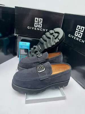 Givenchy Premium Shoes AKU 7v
