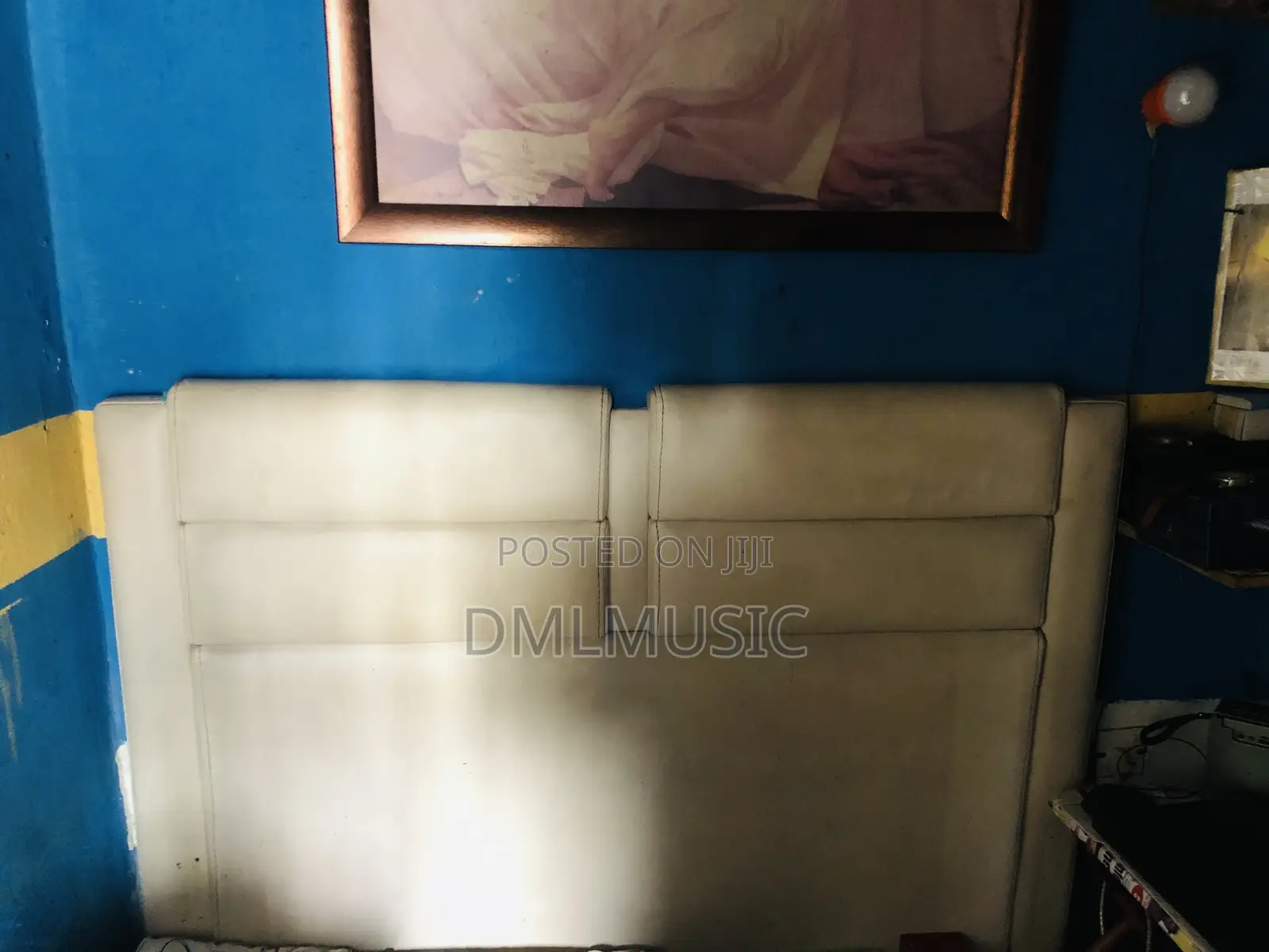 Sleeping Bed Stand