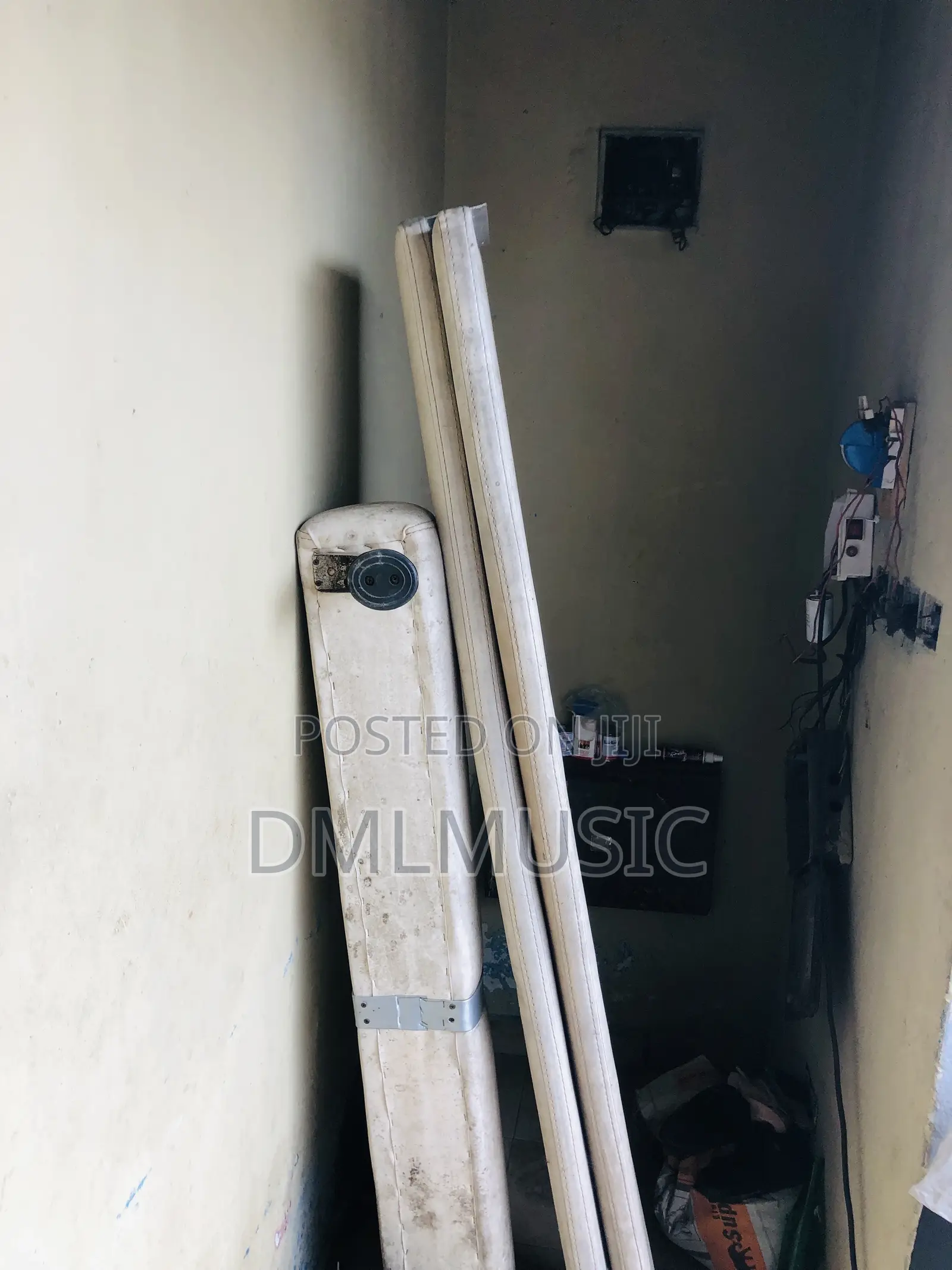 Sleeping Bed Stand