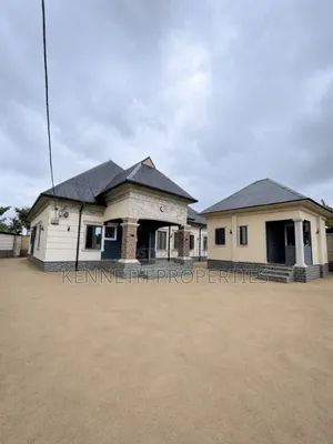 5bdrm Bungalow in Uyo for sale