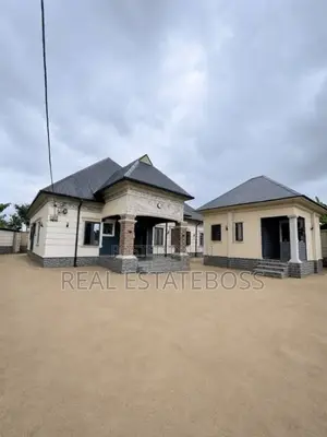 5bdrm Bungalow in Uyo for sale