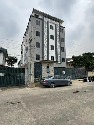 3bdrm Apartment in Alagomeji for sale
