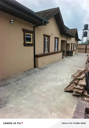 3bdrm Bungalow in Okebadan Estate, Akobo for rent
