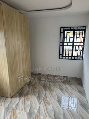 3bdrm Block of Flats in Oluyole Estate, for rent