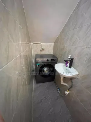 Furnished 1bdrm Room & Parlour in Off Pedro, Ladilak., Bariga / Shomolu