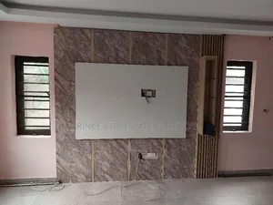 Furnished 3bdrm Duplex in Off Babs Animashaun, Bode Thomas for rent