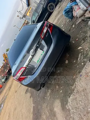 Toyota Camry XLE V6 4dr Sedan (3.5L 6cyl 6A) 2012 Gray