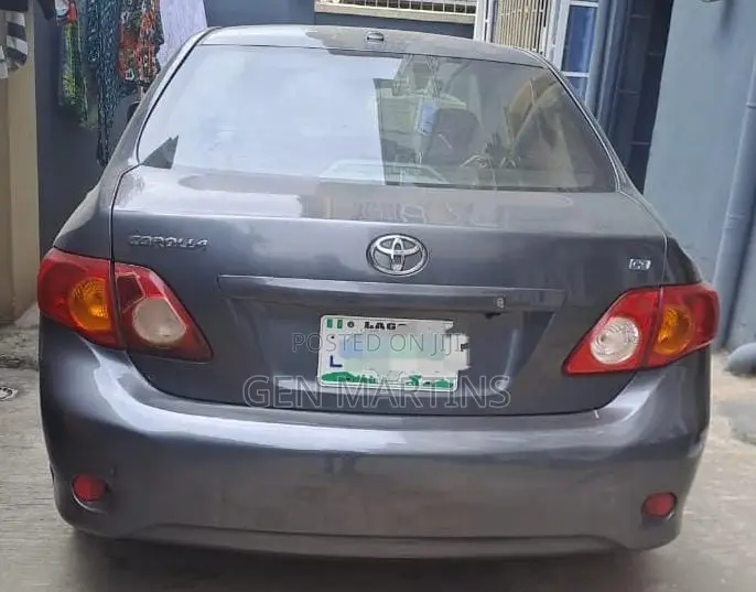 Toyota Corolla 2010 Gray