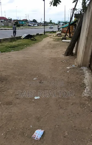 17Plots Along Lagos Abeokuta Expressway Pleasure Bus Stop Iyana Ipaja