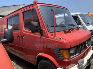 Mercedes-Benz Sprinter 2000 Red