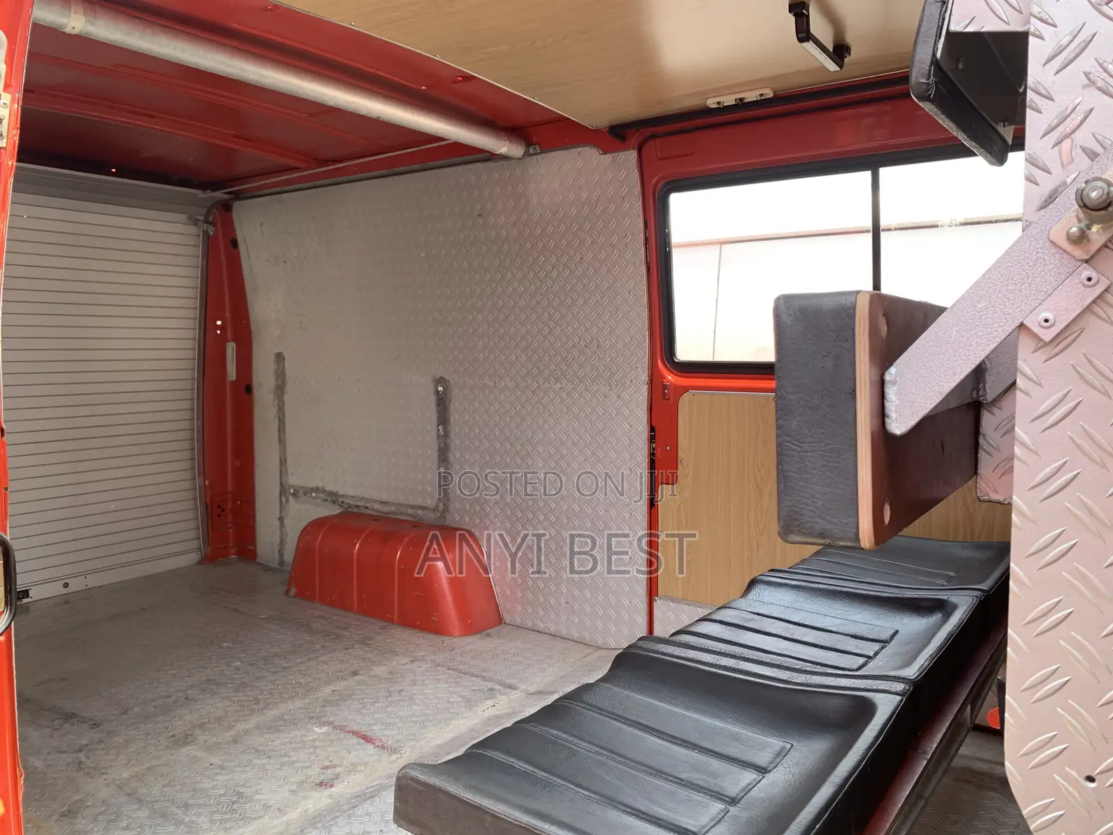 Mercedes-Benz Sprinter 2000 Red