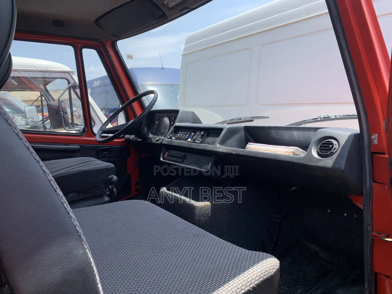 Mercedes-Benz Sprinter 2000 Red