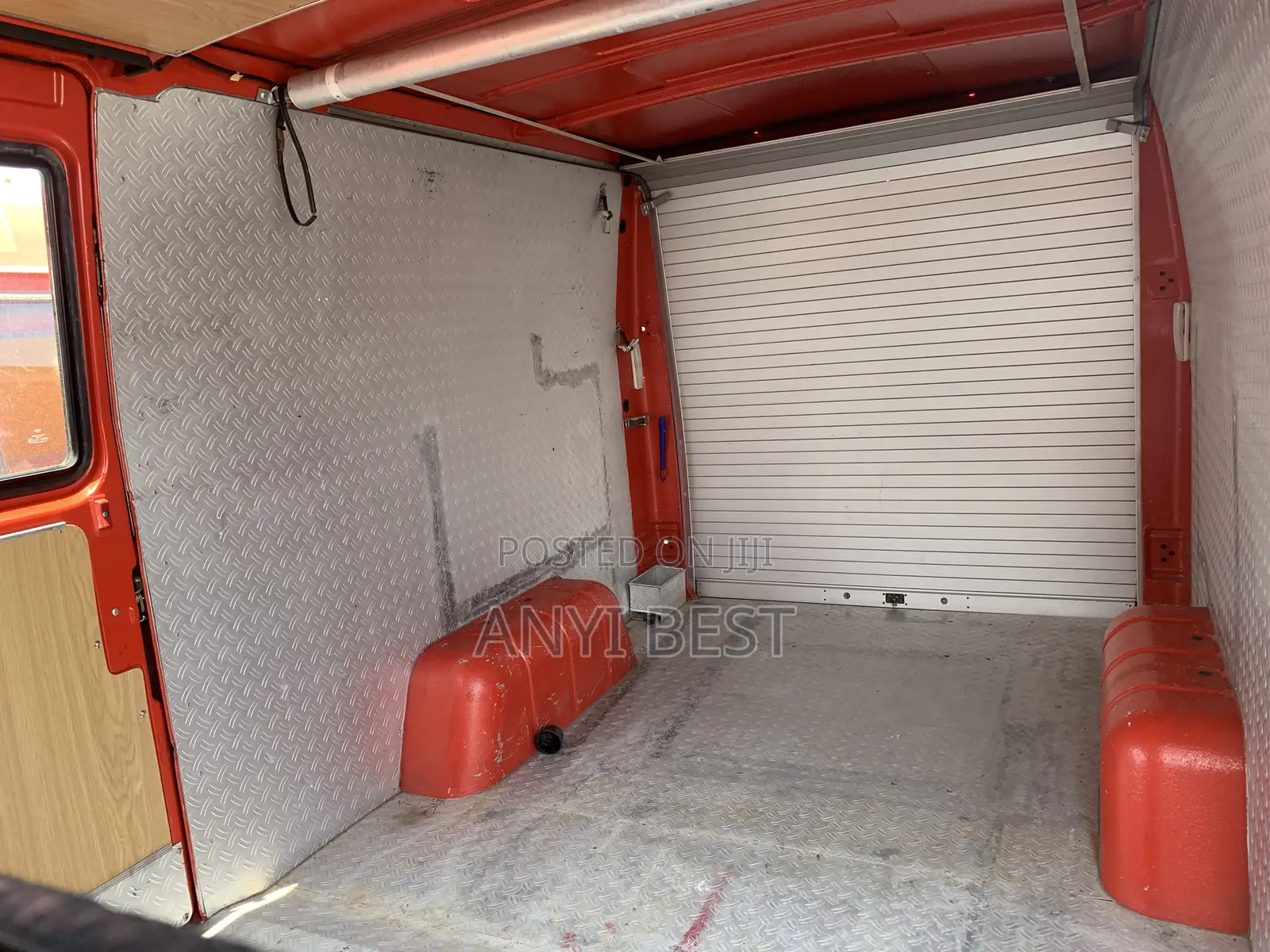 Mercedes-Benz Sprinter 2000 Red