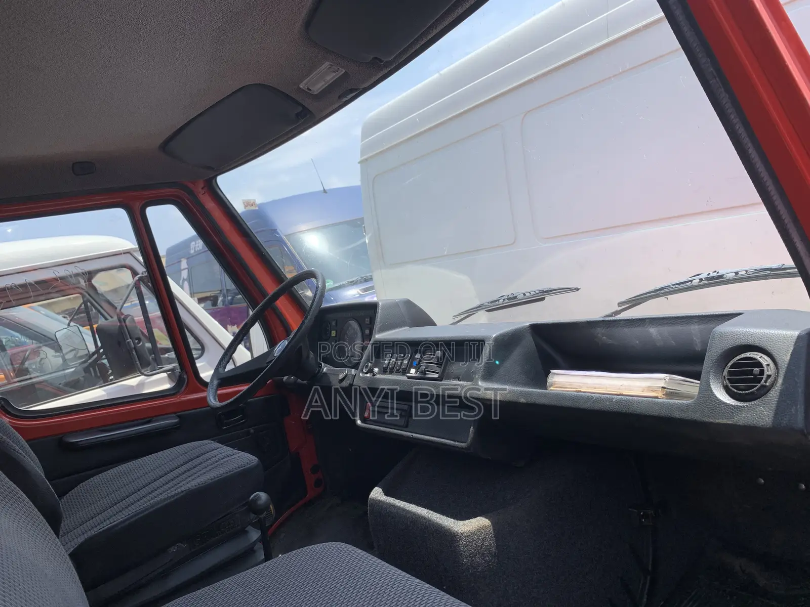 Mercedes-Benz Sprinter 2000 Red