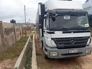 Mercedes-Benz 2009 White