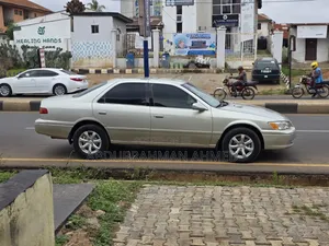 Toyota Camry 2000 Silver