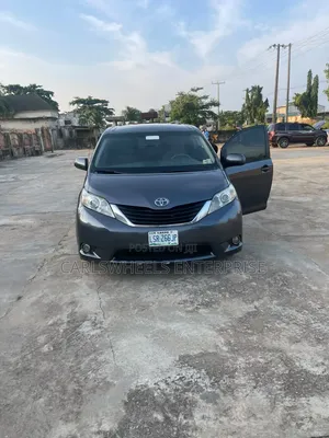 Toyota Sienna 2011 Black