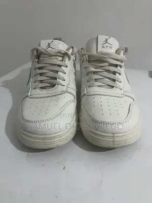 Used Fashion White Sneakers