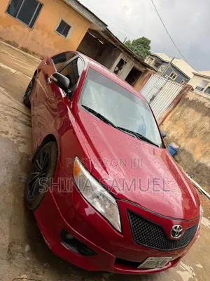 Toyota Camry SE 4dr Sedan (2.5L 4cyl 6A) 2011