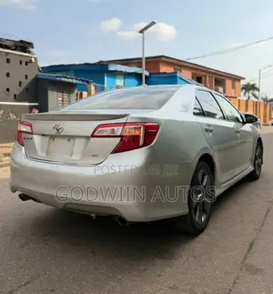 Toyota Camry SE V6 4dr Sedan (3.5L 6cyl 6A) 2013 Silver
