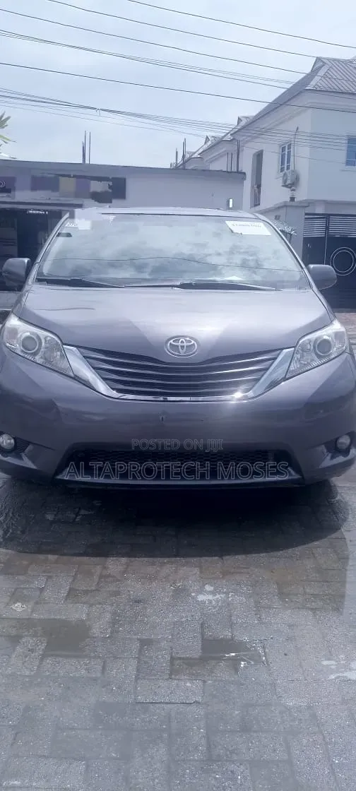 Toyota Sienna 2014 Gray