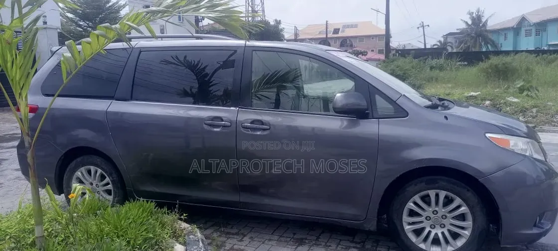 Toyota Sienna 2014 Gray