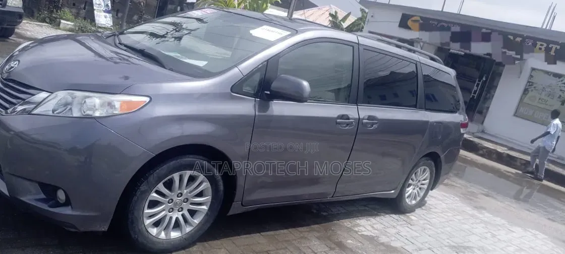 Toyota Sienna 2014 Gray