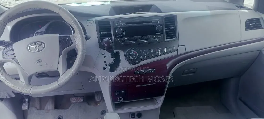 Toyota Sienna 2014 Gray