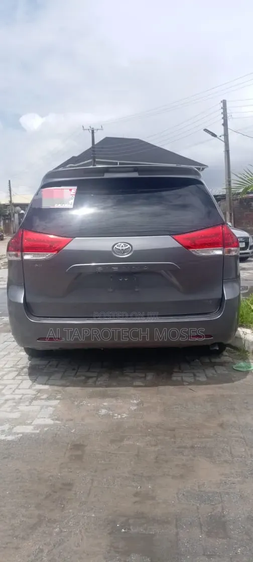 Toyota Sienna 2014 Gray