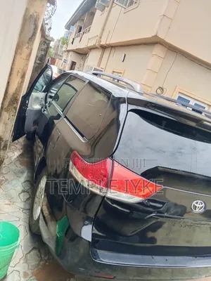 Toyota Sienna 2011 Black